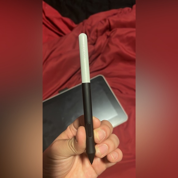 Wacom 13.3 Inch Digital Art Tablet - Picture 3 of 4